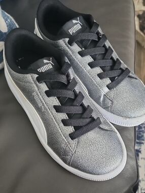 PUMA Kids' Metallic Silver Low-Top Sneakers